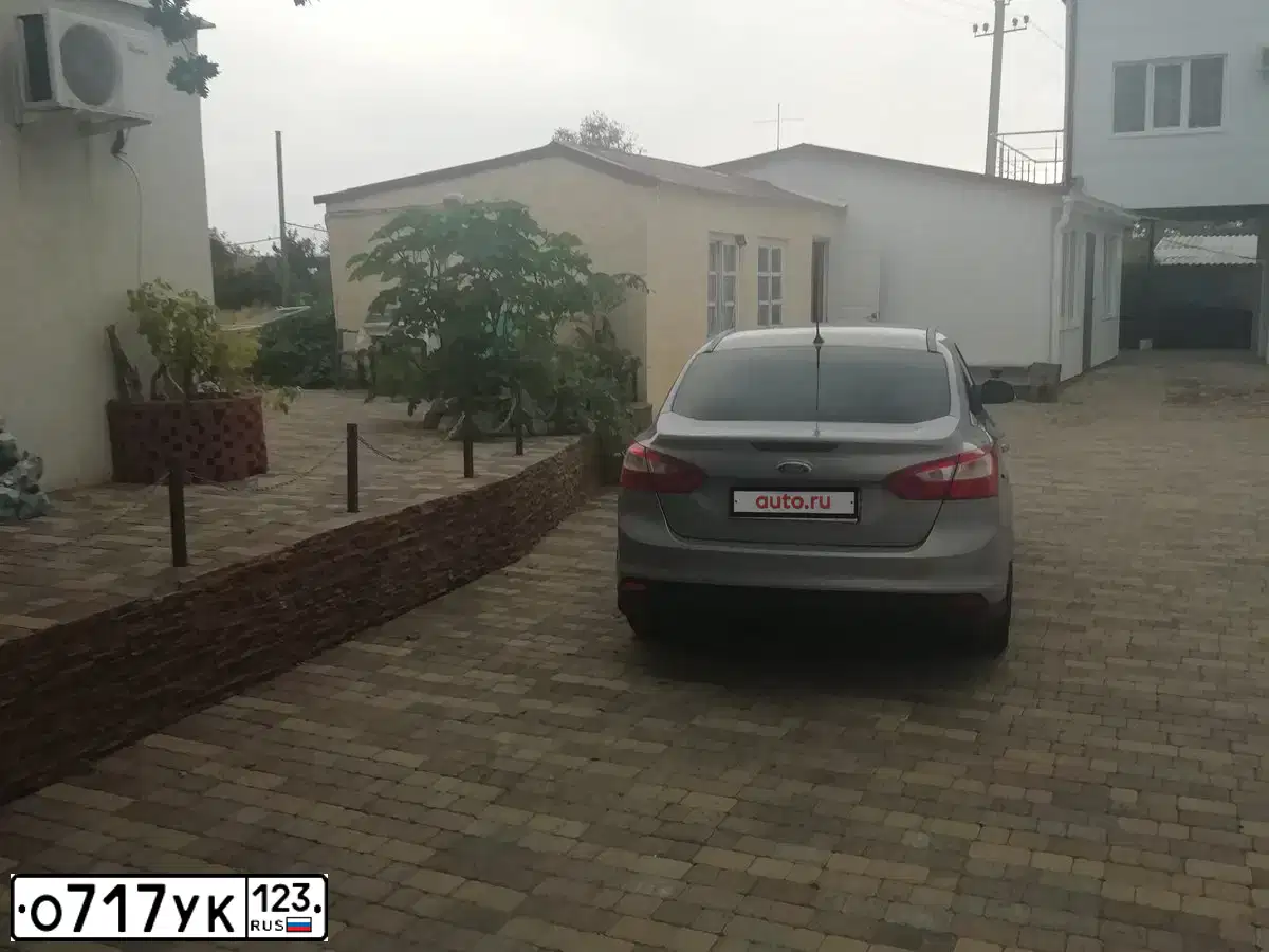 Фото автомобиля FORD FOCUS, 2012 — госномер О717УК123. Цвет: СЕРО-ГОЛУБОЙ