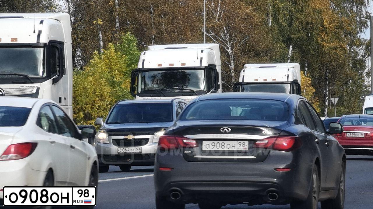 Фото автомобиля BMW 525, 2005 — госномер Е266КВ147