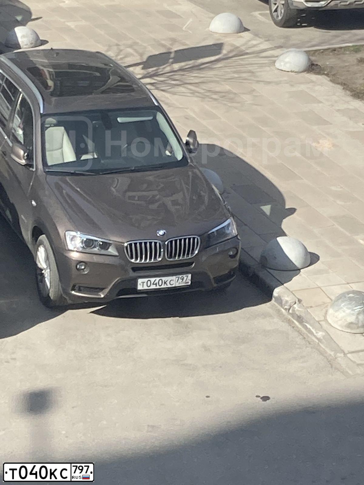 Фото автомобиля BMW X3, 2011 — госномер Т040КС797. Цвет: Коричневый