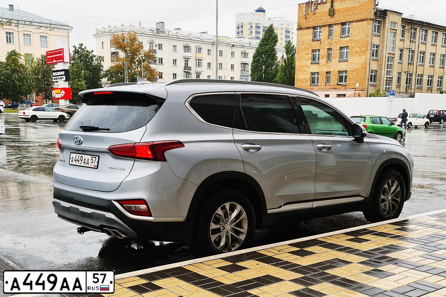 Фото автомобиля HYUNDAI SANTA FE, 2018 — госномер А449АА57. Цвет: СЕРЕБРИСТЫЙ