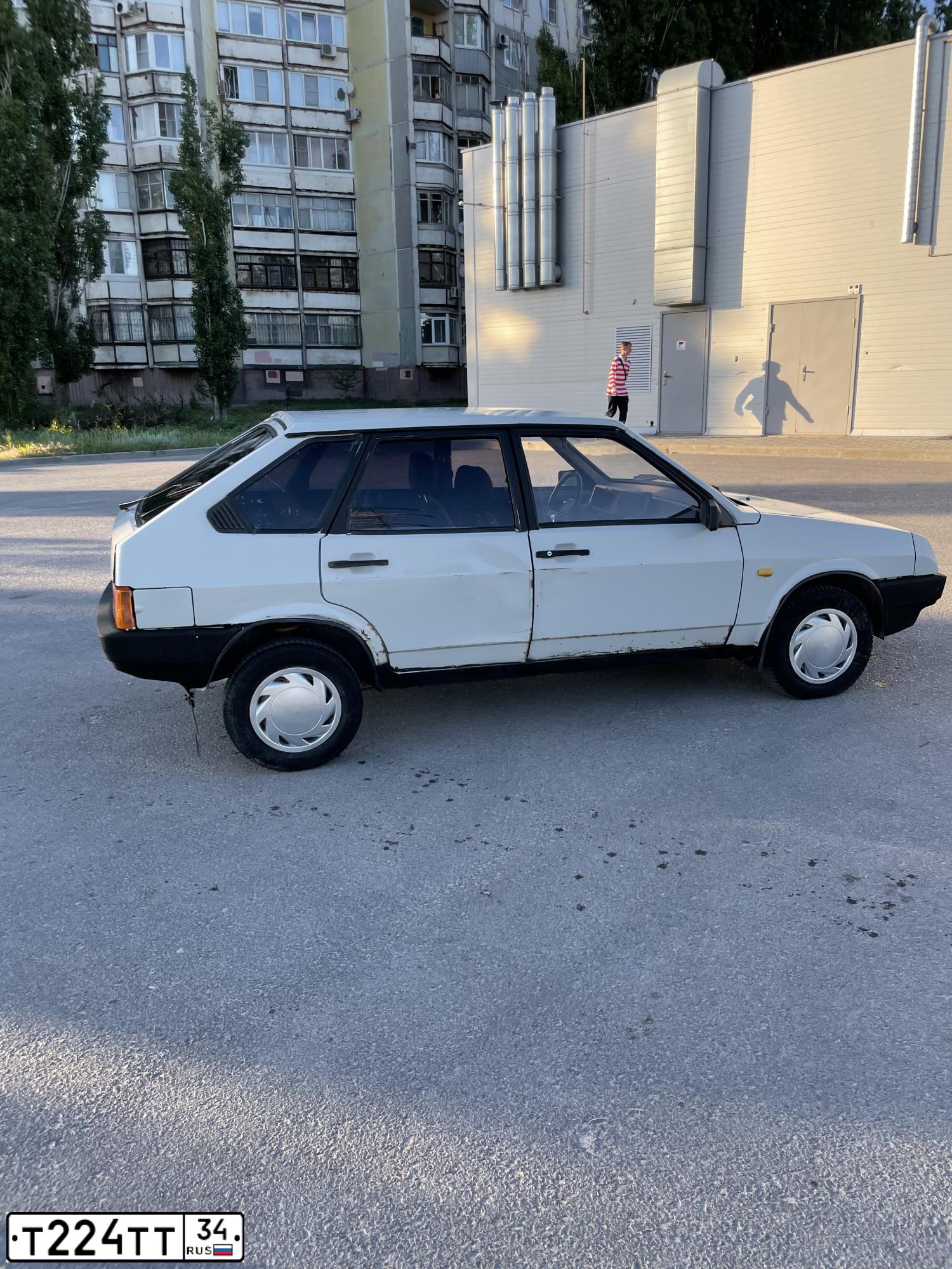 Фото автомобиля LADA 2109 SAMARA, 1987 — госномер Т224ТТ34. Цвет: Серо-бежево-коричневый