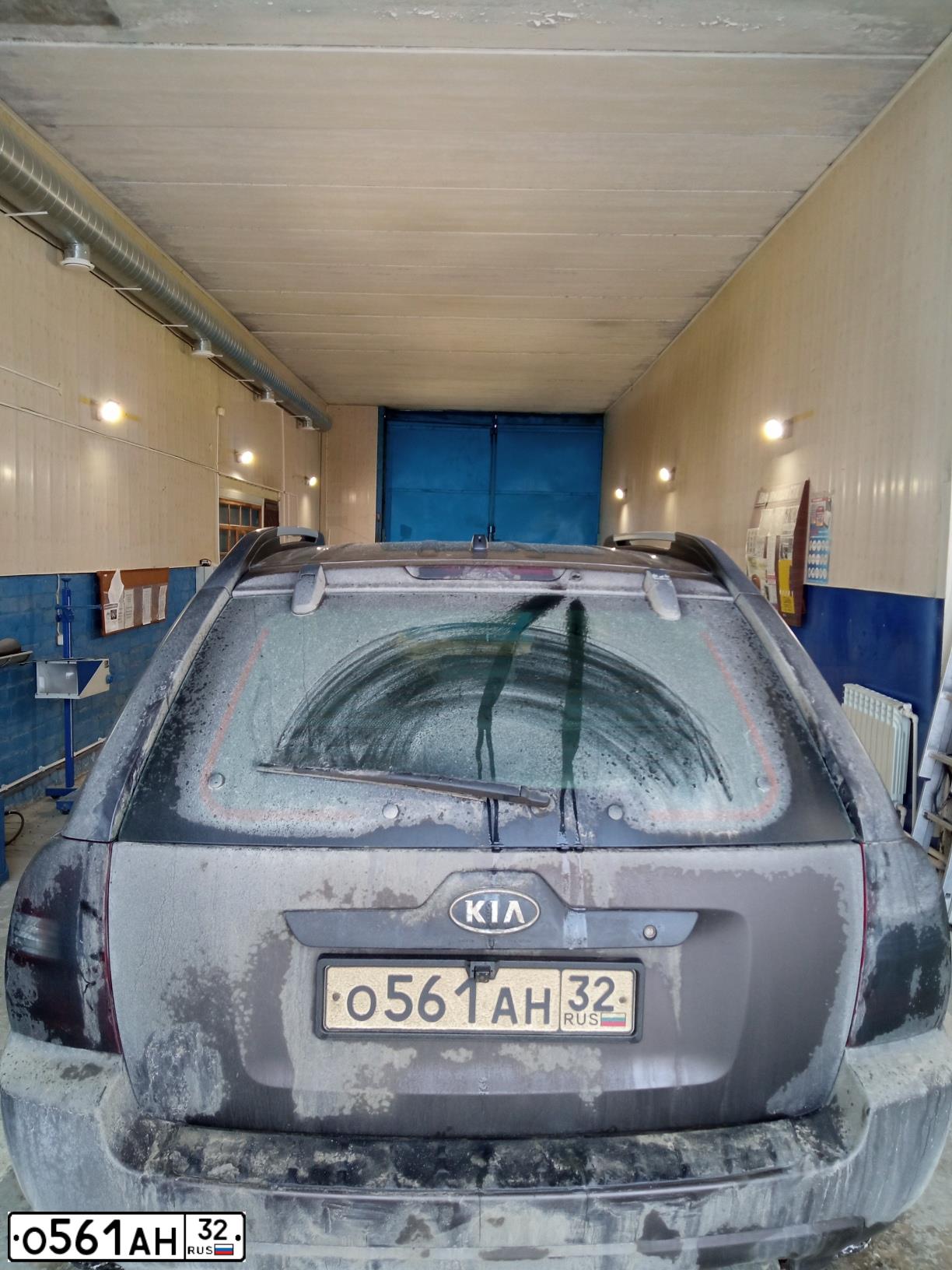 Фото автомобиля KIA SPORTAGE, 2006 — госномер Е428ЕЕ178. Цвет: Коричневый