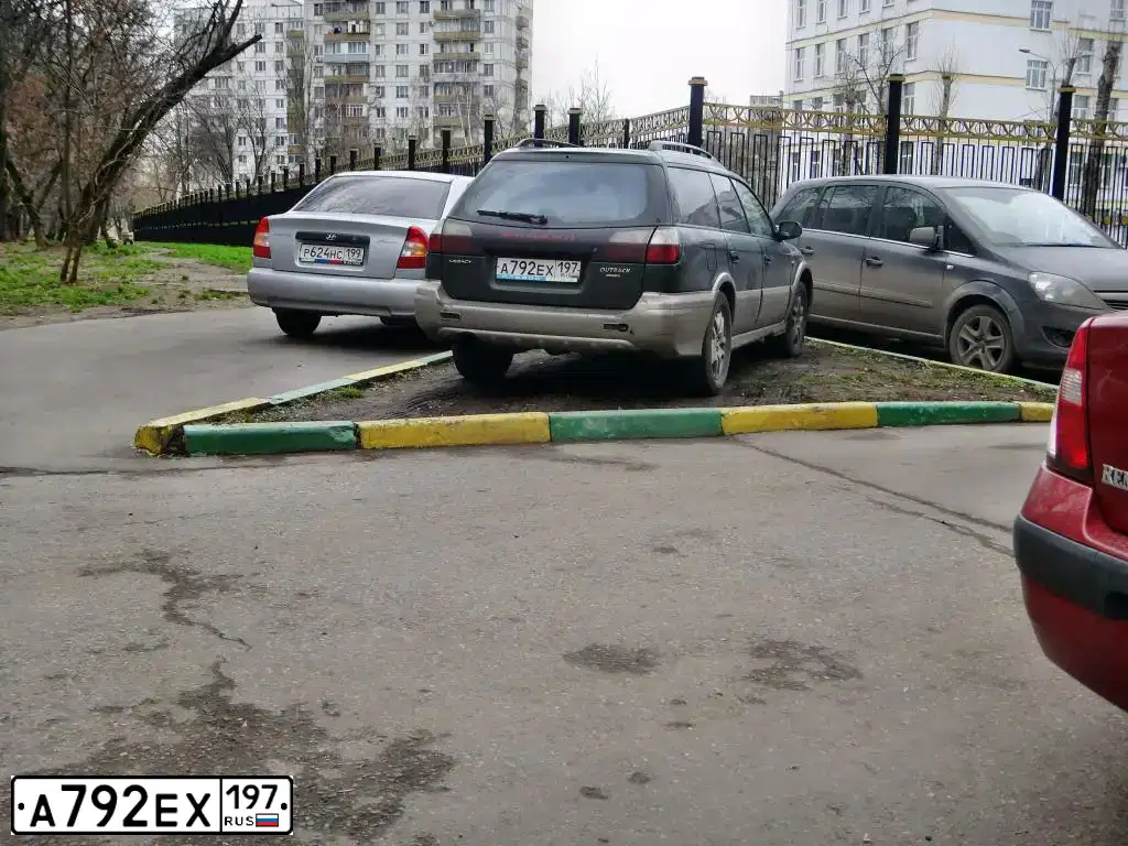 Фото автомобиля SUBARU OUTBACK, 2000 — госномер У981СМ48. Цвет: ЗЕЛЕНЫЙ
