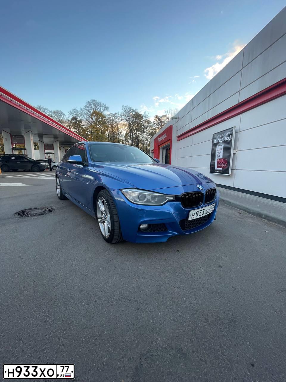 Фото автомобиля BMW SERIE 3, 2013 — госномер К481СЕ147. Цвет: синий
