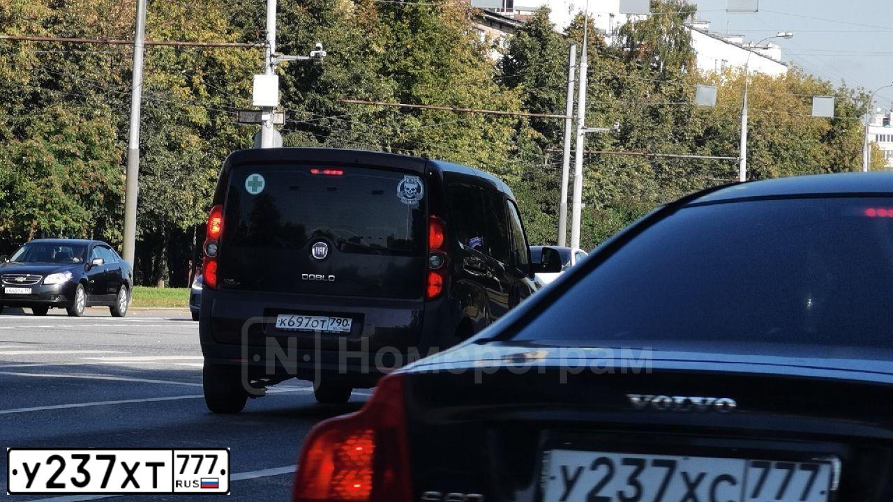 Фото автомобиля AUDI Q5, 2017 — госномер У237ХТ777. Цвет: ТЕМНО - ЗЕЛЕНЫЙ