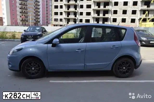 Фото автомобиля RENAULT MEGANE /GRAND/ SCENIC, 2010 — госномер М929НС40. Цвет: ГОЛУБОЙ
