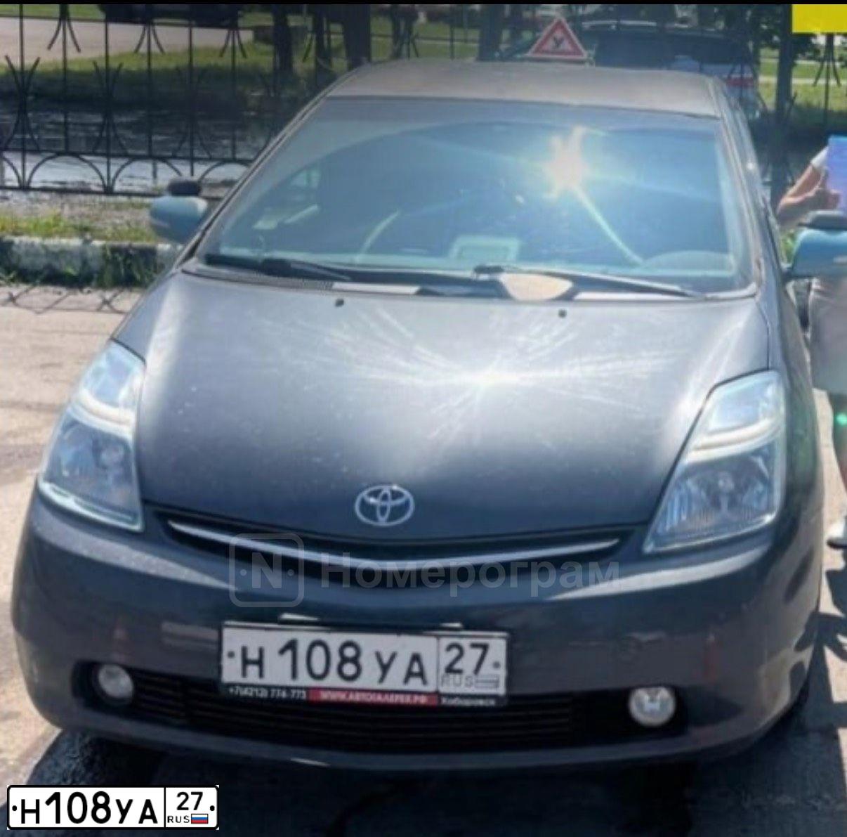 Фото автомобиля TOYOTA PRIUS, 2008 — госномер Н108УА27. Цвет: Т.СЕРЫЙ