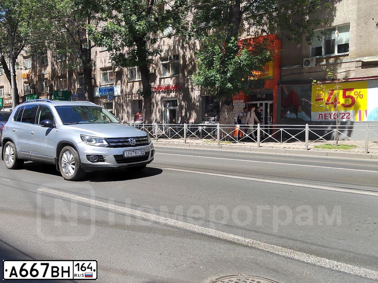 Фото автомобиля VOLKSWAGEN TIGUAN, 2013 — госномер В577ЕЕ164. Цвет: СЕРЕБРИСТЫЙ