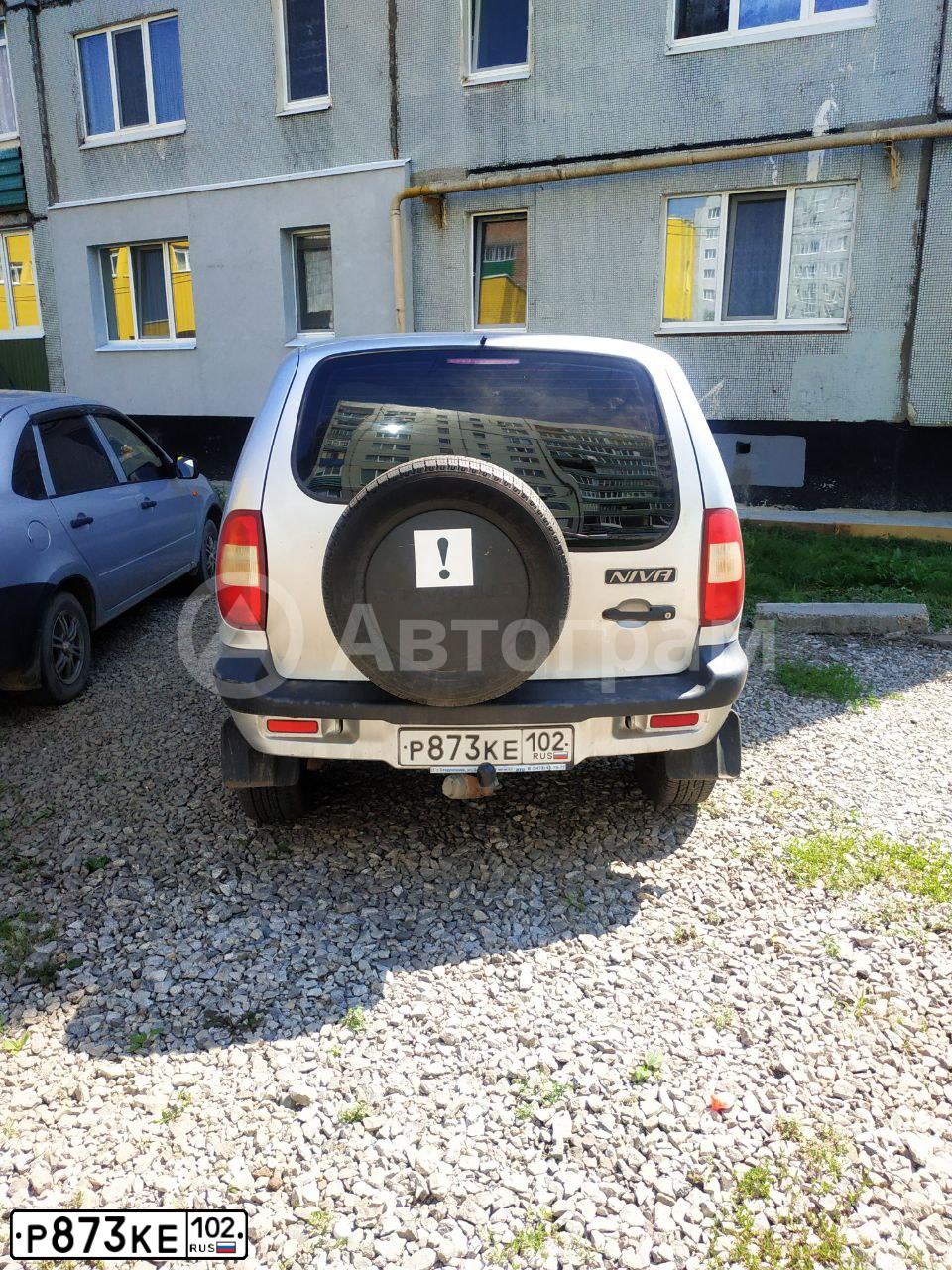 Фото автомобиля CHEVROLET T NIVA, 2006 — госномер Р873КЕ102. Цвет: СВЕТЛО-СЕРЕБРИСТЫЙ МЕТАЛЛИК