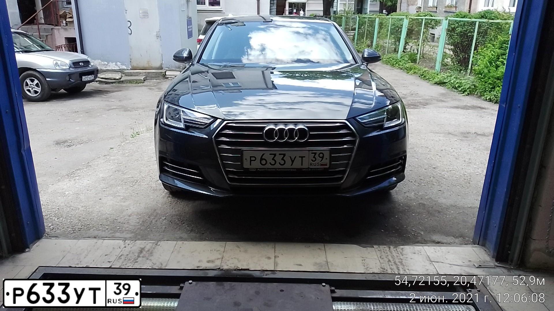 Фото автомобиля AUDI A4, 2015 — госномер Р633УТ39. Цвет: ЧЕРНО-СЕРЫЙ
