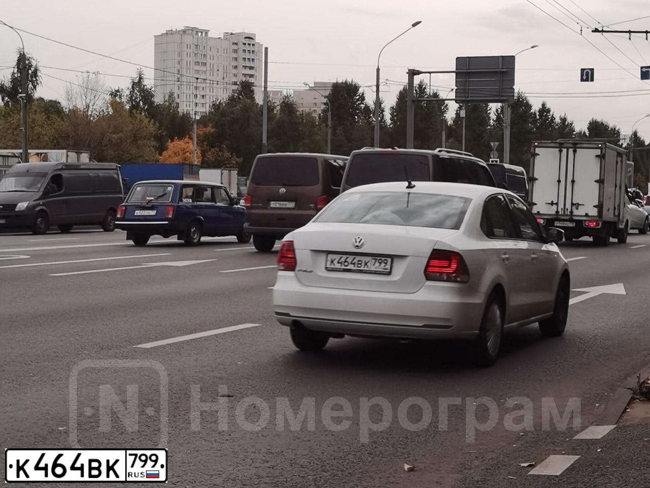 Фото автомобиля VOLKSWAGEN POLO, 2017 — госномер К464ВК799. Цвет: Белый