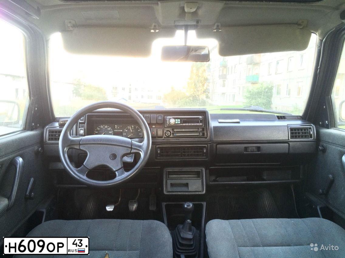 Фото автомобиля VOLKSWAGEN GOLF, 1990 — госномер М609НУ10. Цвет: ТЕМНО-СИНИЙ