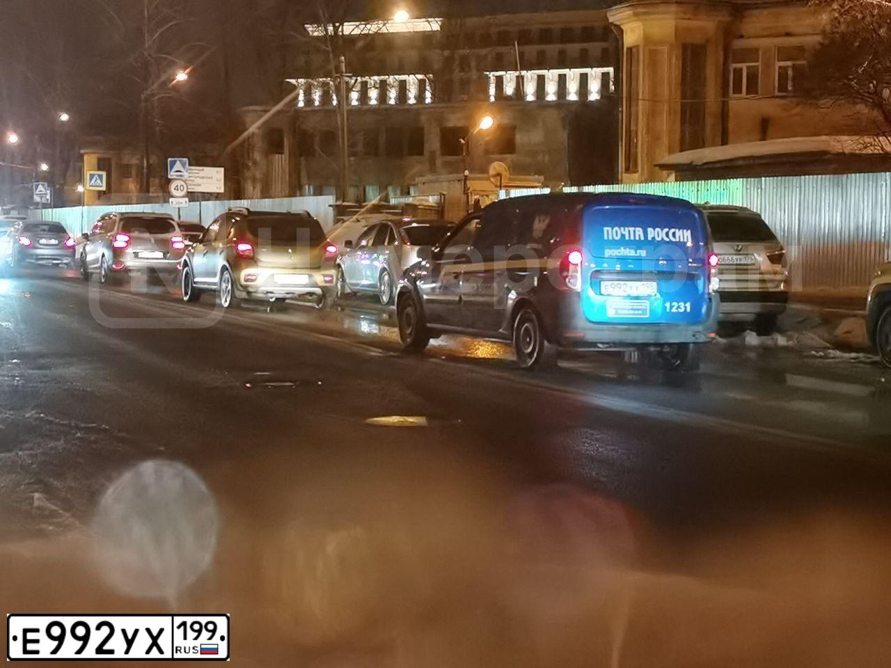 Фото автомобиля CITROEN C4, 2006 — госномер Е992УХ199. Цвет: Серый