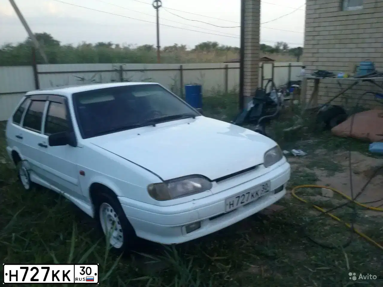 Фото автомобиля LADA 2114 SAMARA, 2011 — госномер Н727КК30. Цвет: БЕЛЫЙ