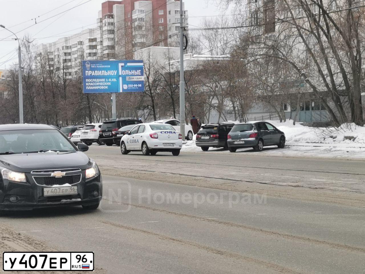 Фото автомобиля CHEVROLET CRUZE, 2012 — госномер Т210УЕ196. Цвет: ЧЕРНЫЙ