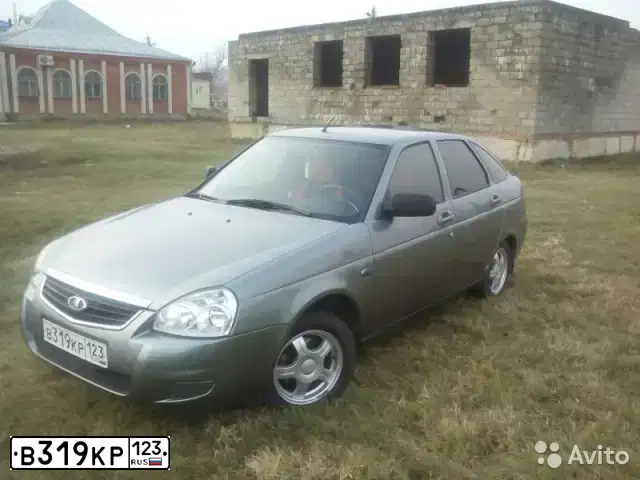 Фото автомобиля LADA PRIORA, 2012 — госномер Е933НЕ164