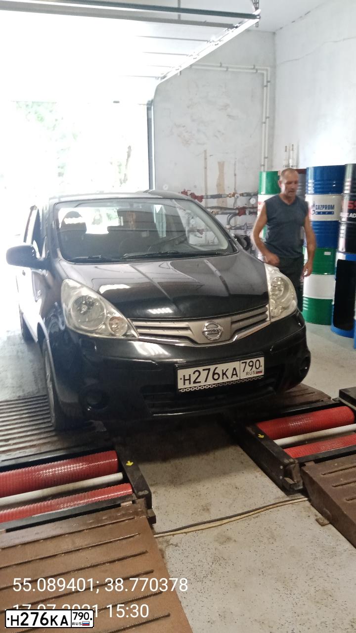 Фото автомобиля NISSAN NOTE, 2013 — госномер Н585ВТ750. Цвет: ЧЕРНЫЙ
