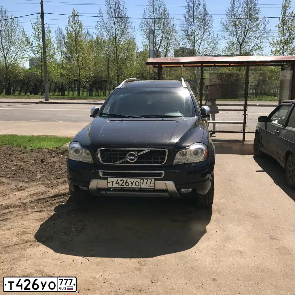 Фото автомобиля VOLVO XC90, 2012 — госномер Т426УО777. Цвет: ЧЕРНЫЙ
