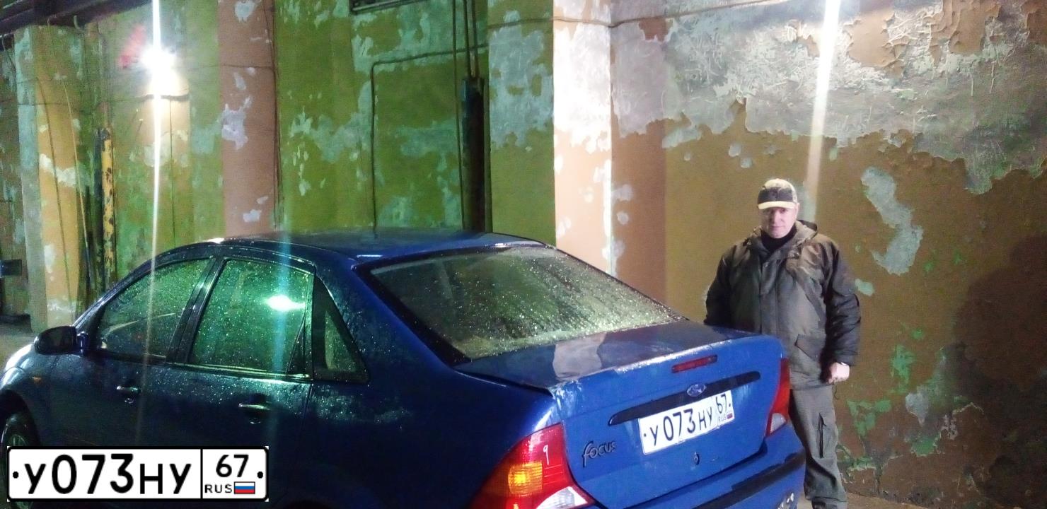 Фото автомобиля FORD FOCUS, 2003 — госномер У073НУ67. Цвет: Темно-синий