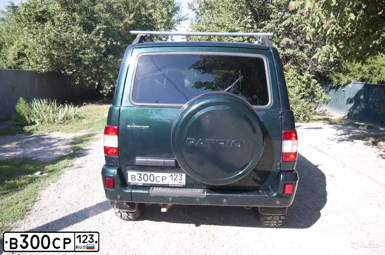 Фото автомобиля UAZ 3163 PATRIOT, 2014 — госномер В300СР123. Цвет: АМУЛЕТ МЕТАЛЛИК