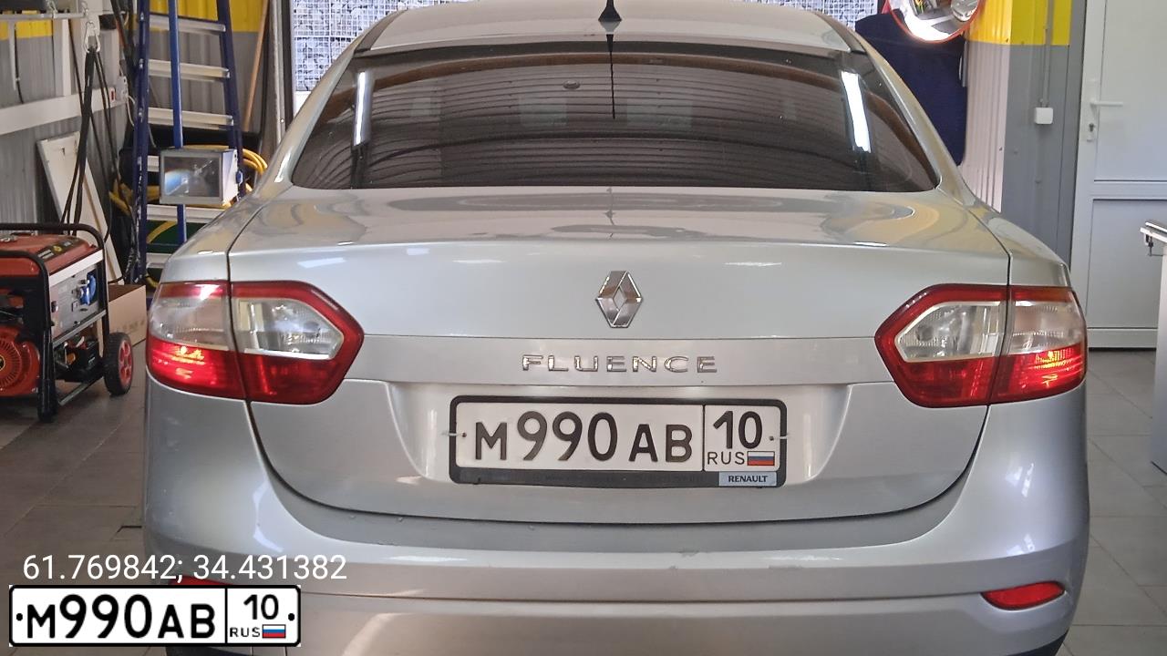 Фото автомобиля RENAULT FLUENCE, 2012 — госномер М990АВ10. Цвет: СВЕТЛО-СЕРЫЙ