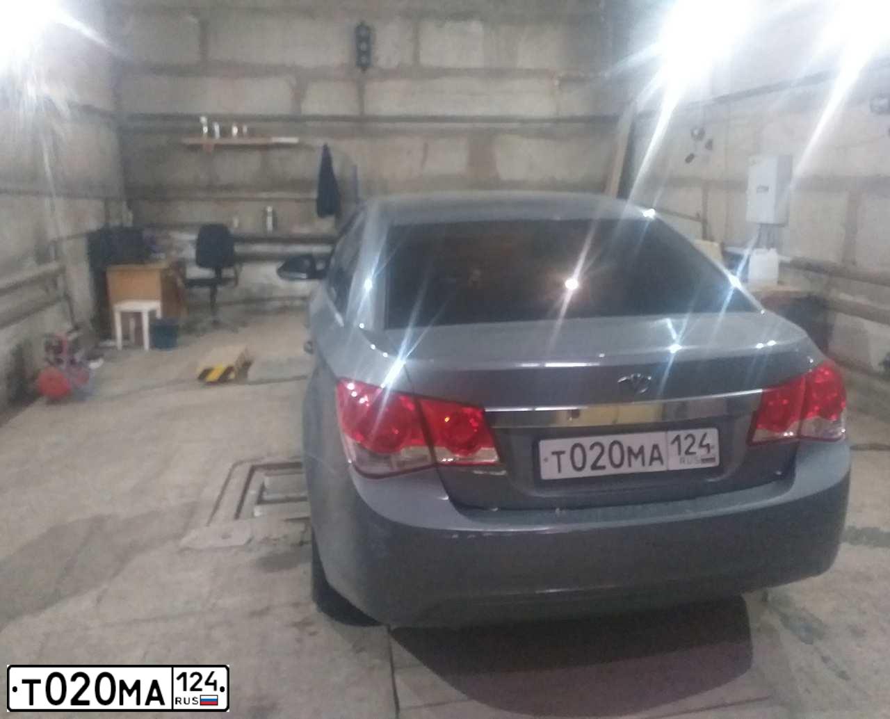 Фото автомобиля DAEWOO NUBIRA, 2009 — госномер Т020МА124. Цвет: СЕРЫЙ