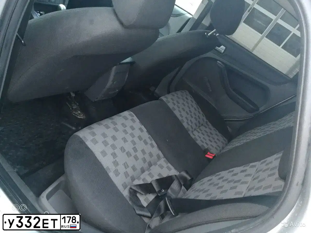 Фото автомобиля NISSAN X-TRAIL, 2015 — госномер У332ЕТ178. Цвет: СЕРЕБРИСТЫЙ
