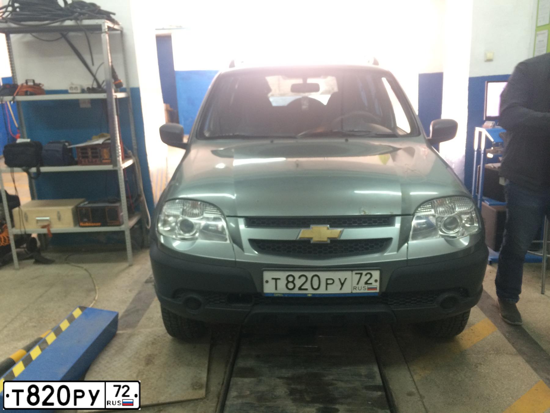 Фото автомобиля CHEVROLET NIVA, 2013 — госномер Т820РУ72. Цвет: ТЕМНО СЕРЫЙ МЕТАЛЛИК