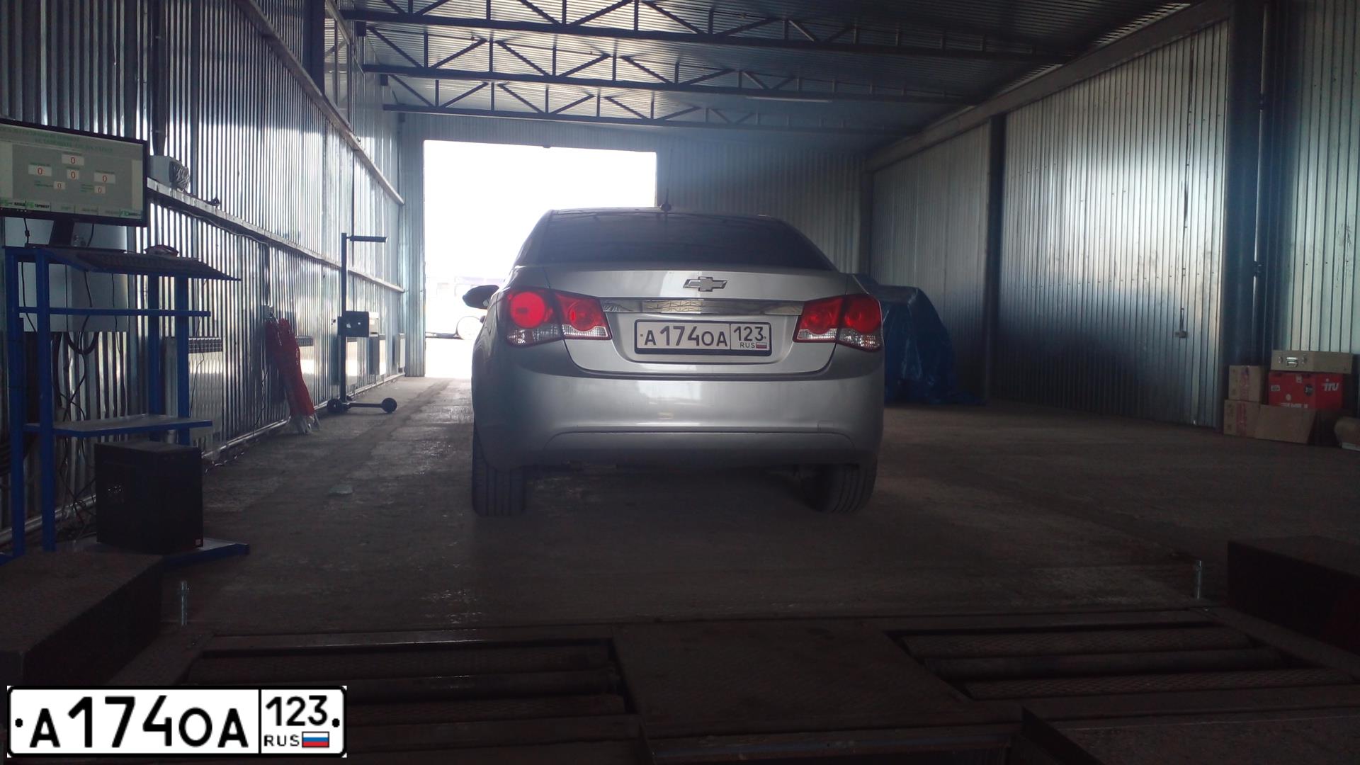 Фото автомобиля CHEVROLET CRUZE, 2011 — госномер А174ОА123. Цвет: СЕРЕБРИСТЫЙ