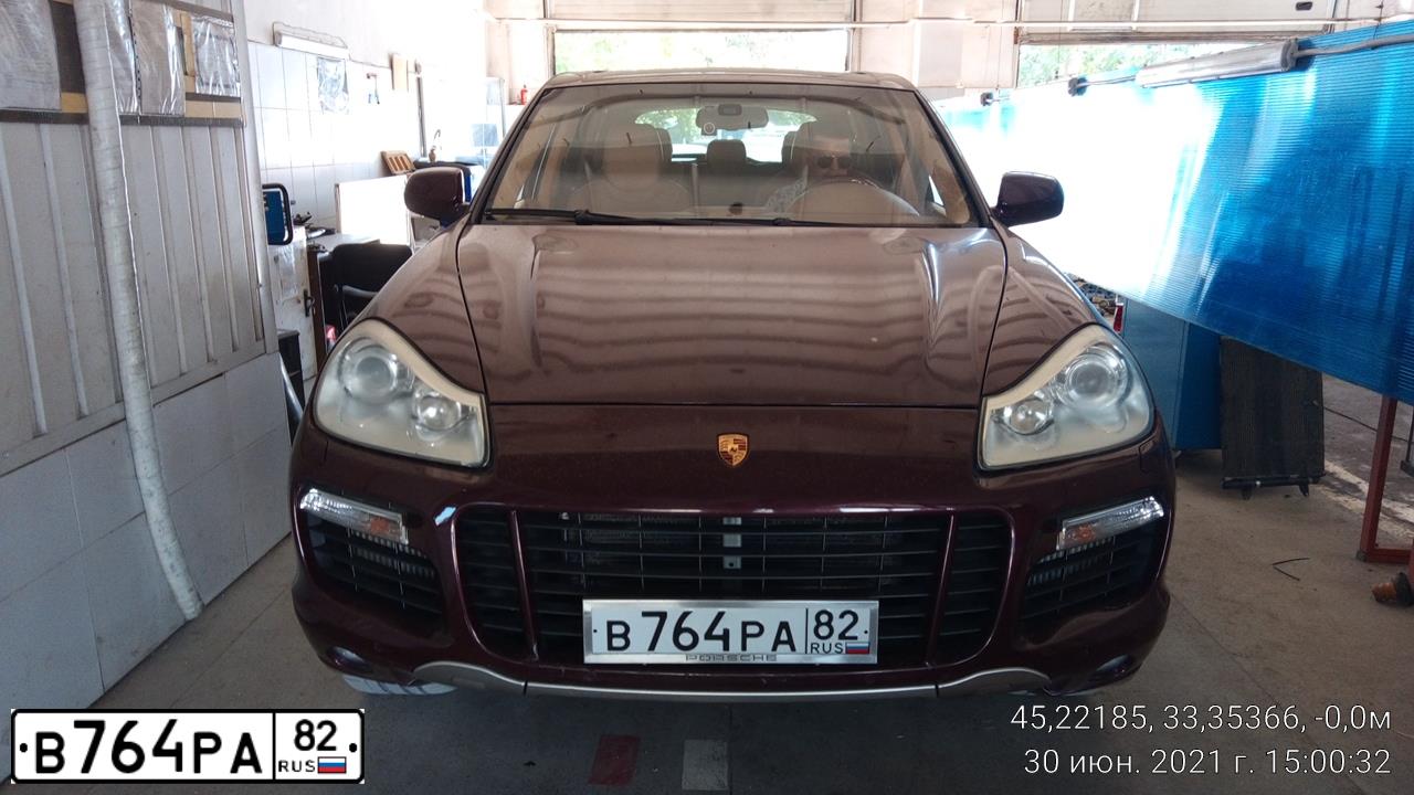 Фото автомобиля PORSCHE CAYENNE, 2008 — госномер М294УМ193. Цвет: ВИШНЕВЫЙ