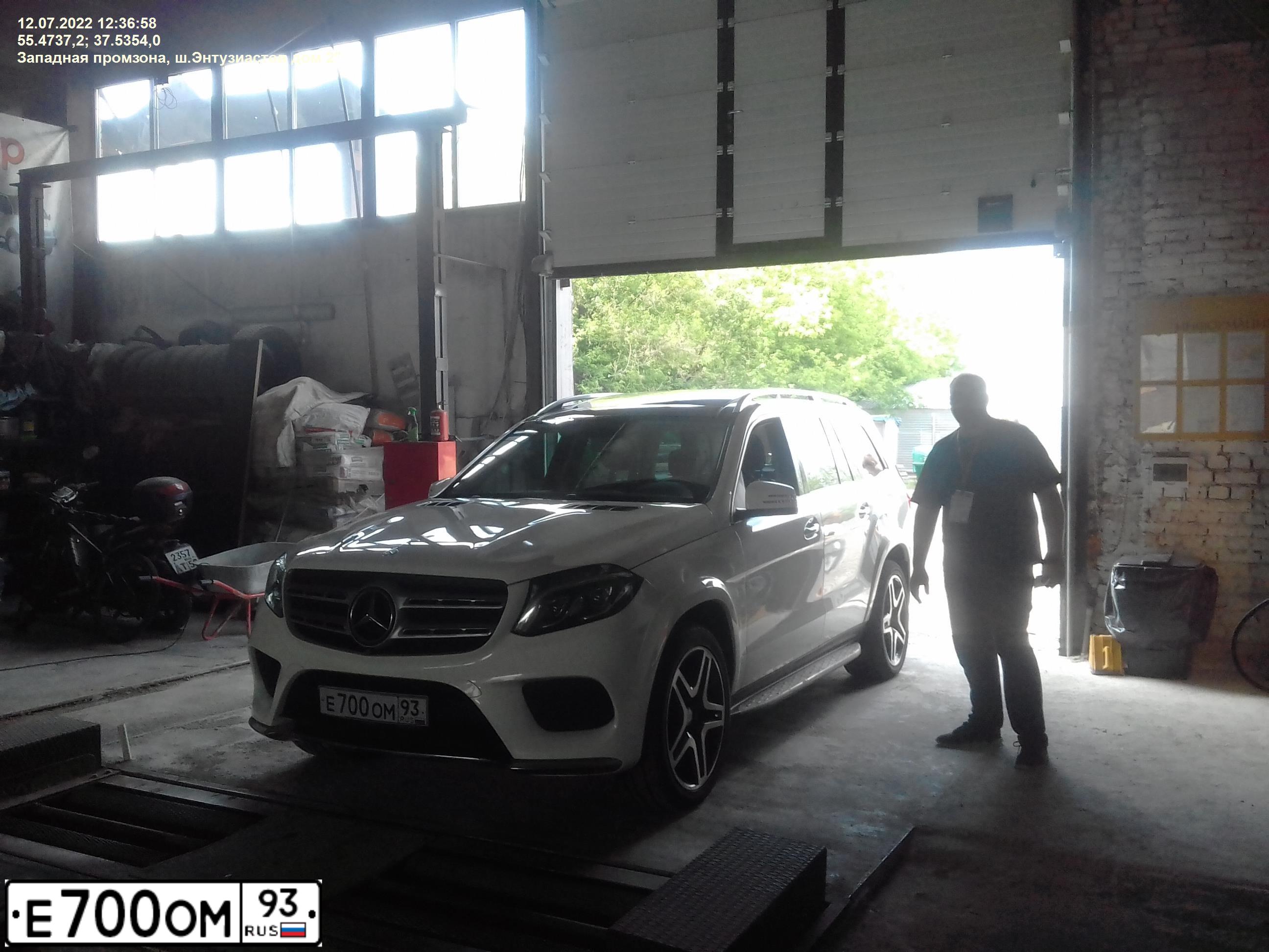 Фото автомобиля MERCEDES GL-KLASSE, 2016 — госномер О476МЕ154. Цвет: Белый
