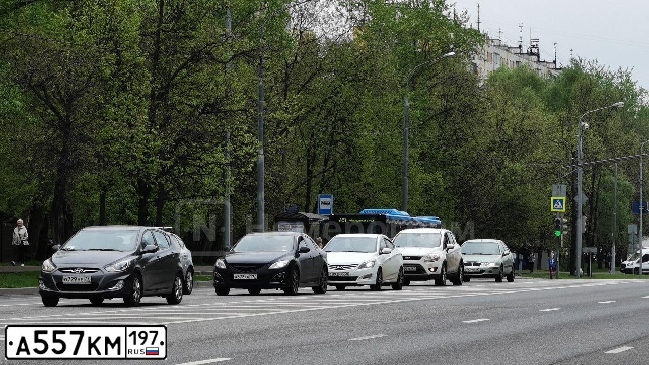 Фото автомобиля MITSUBISHI OUTLANDER, 2011 — госномер У470ВА58. Цвет: СЕРЫЙ