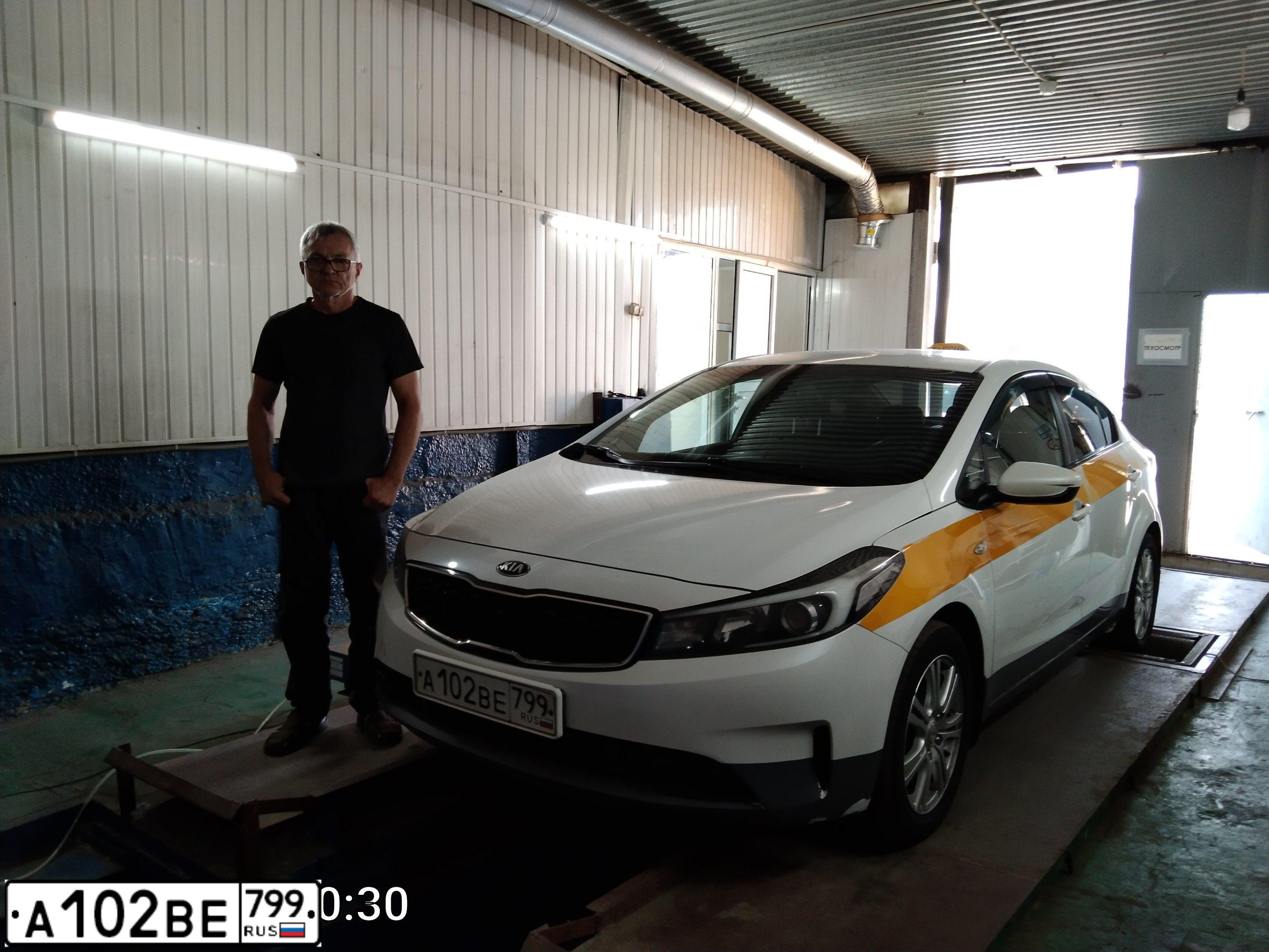 Фото автомобиля KIA CERATO, 2017 — госномер А102ВЕ799. Цвет: Белый
