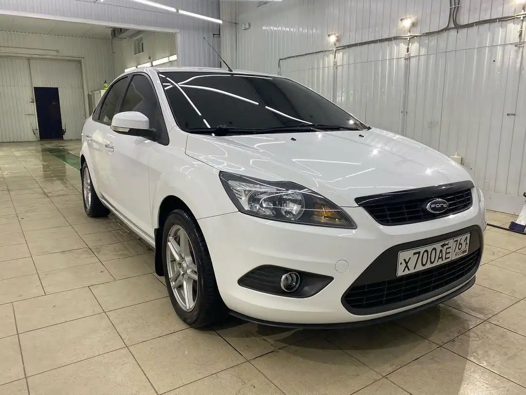 Фото автомобиля FORD D FOCUS, 2011 — госномер Х700АЕ761. Цвет: Белый