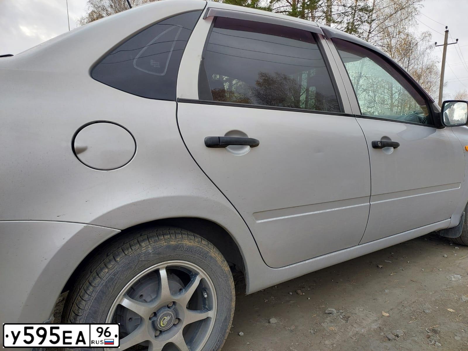 Фото автомобиля LADA 2190 GRANTA, 2012 — госномер У595ЕА96. Цвет: СЕРЕБРИСТЫЙ