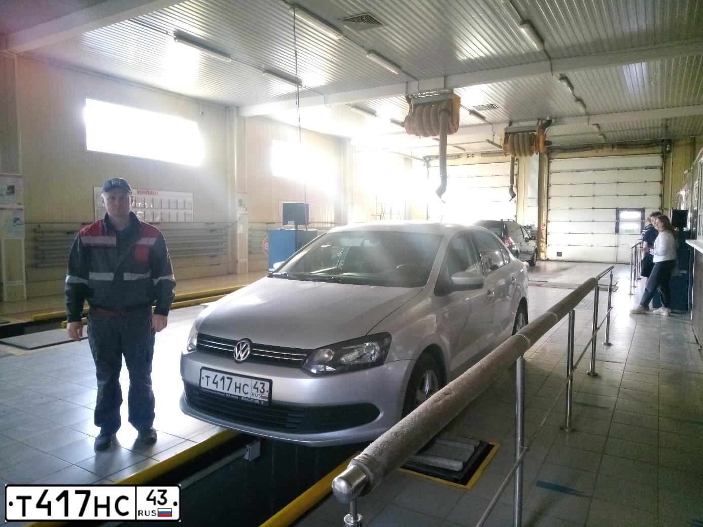 Фото автомобиля VOLKSWAGEN POLO, 2011 — госномер Н182КС774. Цвет: Серебристый