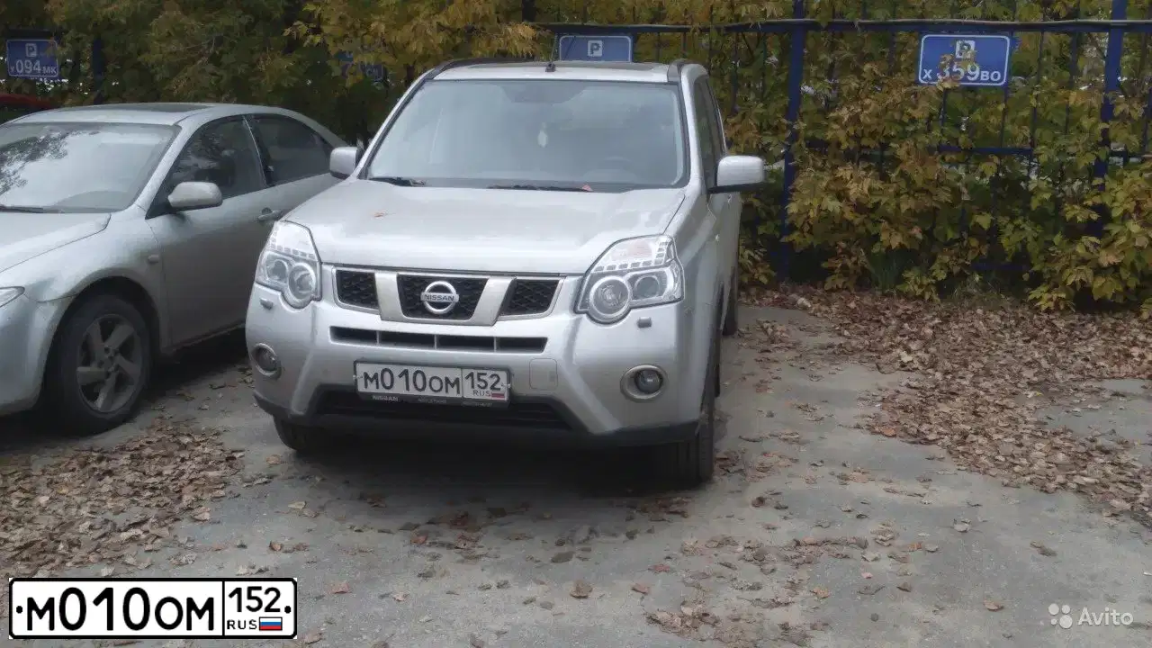 Фото автомобиля NISSAN X-TRAIL, 2012 — госномер М010ОМ152. Цвет: СВЕТЛО-СЕРЫЙ
