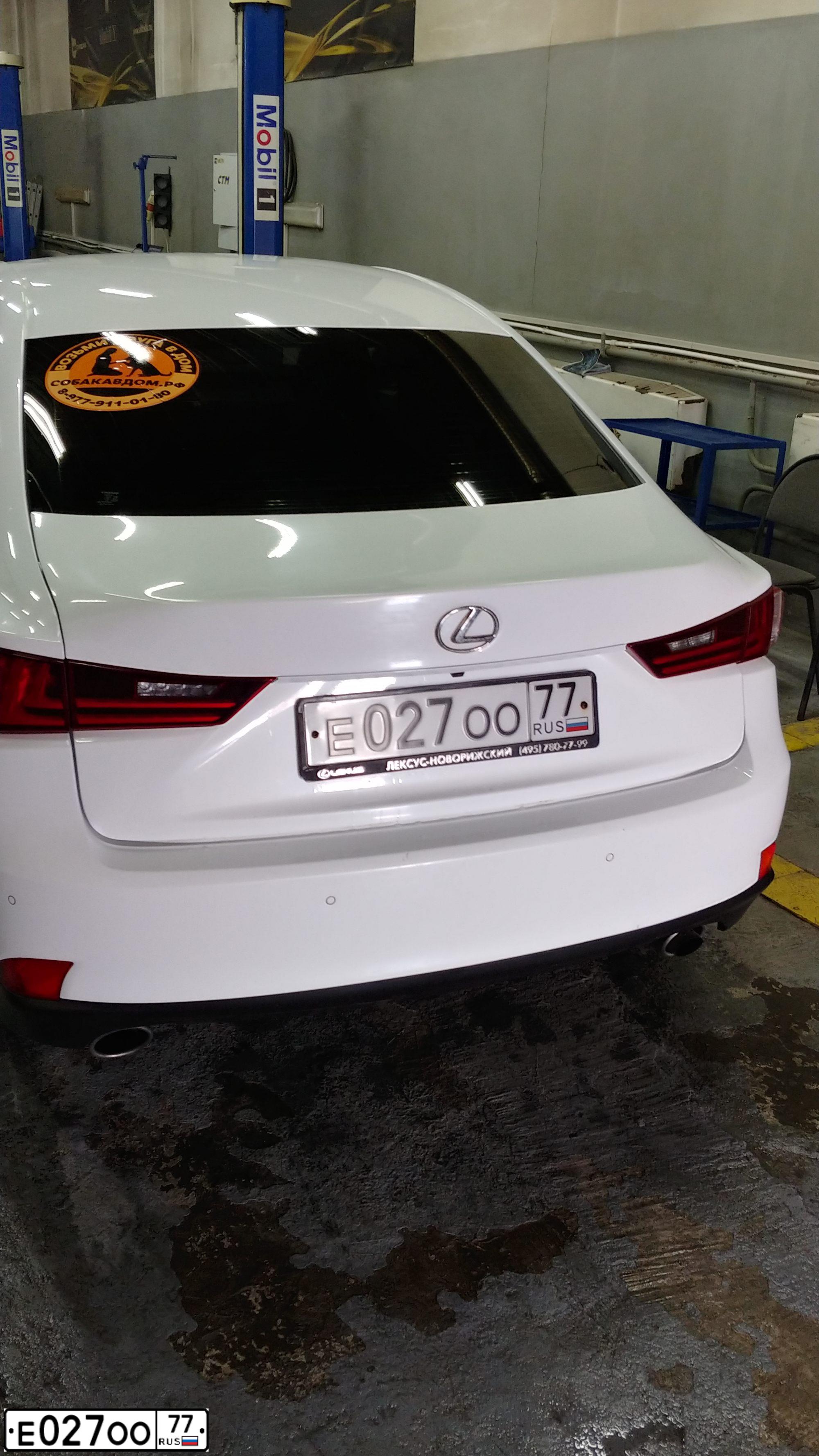 Фото автомобиля LEXUS S IS, 2013 — госномер Е027ОО77. Цвет: БЕЛЫЙ