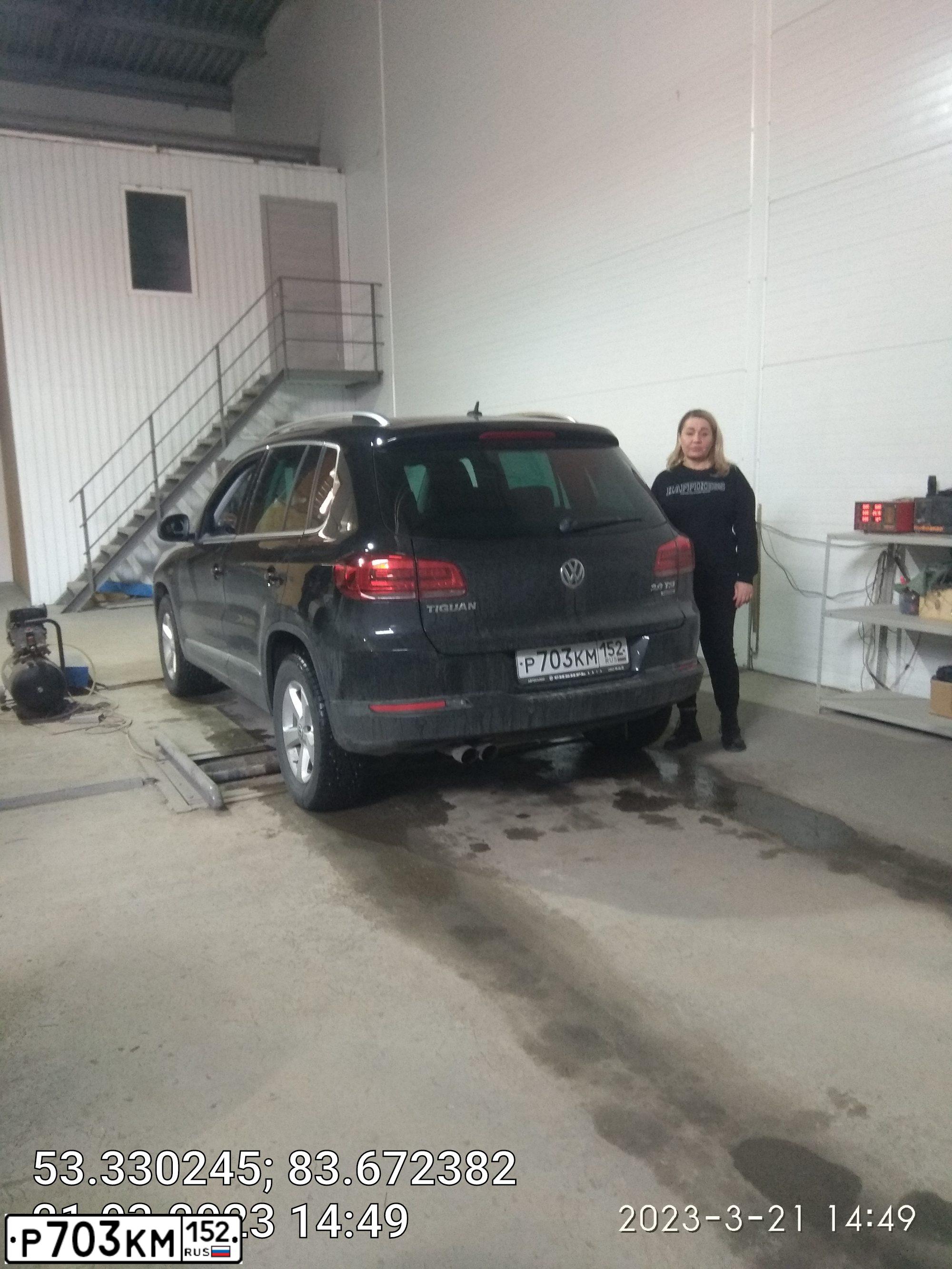 Фото автомобиля VOLKSWAGEN TIGUAN, 2014 — госномер Н152НН152. Цвет: ЧЕРНЫЙ