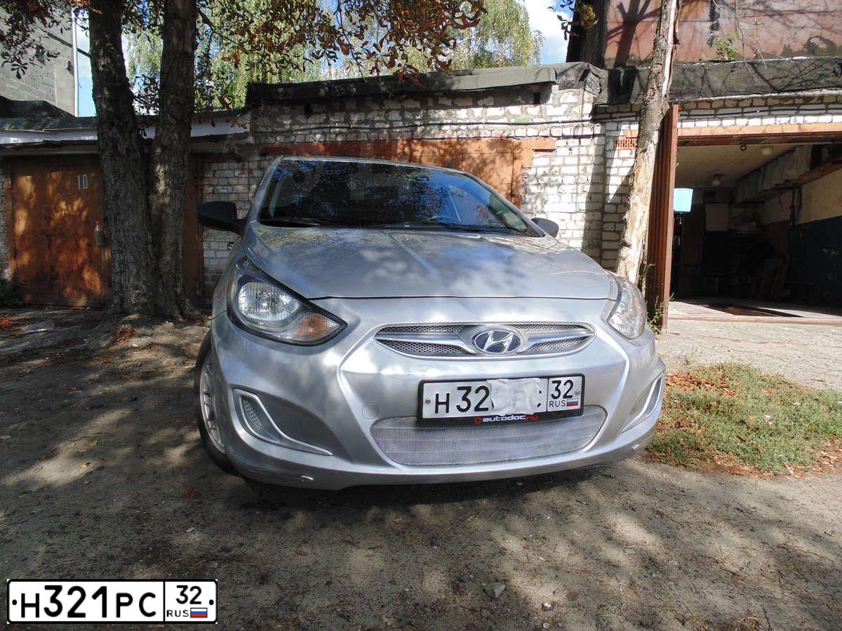 Фото автомобиля KIA RIO, 2019 — госномер Н321РС32. Цвет: Серый