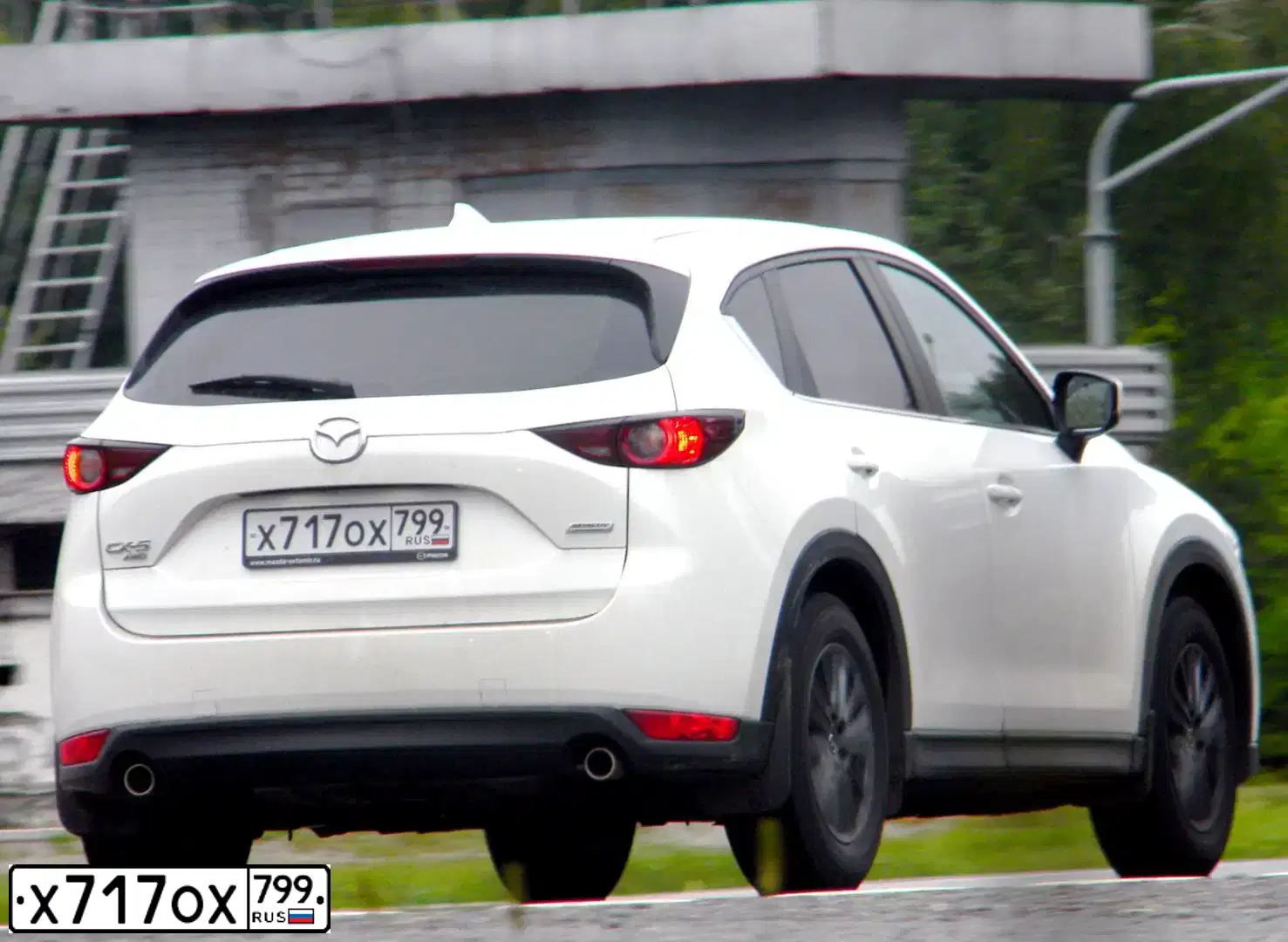 Фото автомобиля MAZDA CX-5, 2019 — госномер Х717ОХ799. Цвет: БЕЛЫЙ ПЕРЛАМУТР