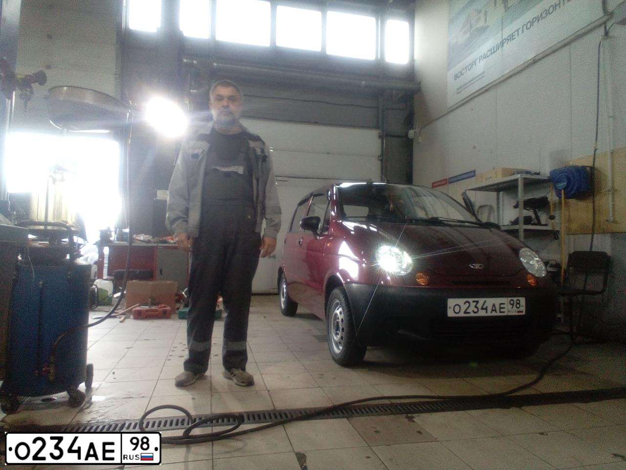 Фото автомобиля DAEWOO MATIZ, 2008 — госномер О234АЕ98. Цвет: ВИШНЕВЫЙ