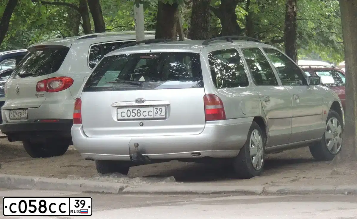 Фото автомобиля ФОРД МОНДЕО, 1996 — госномер С058СС39. Цвет: Серебристый