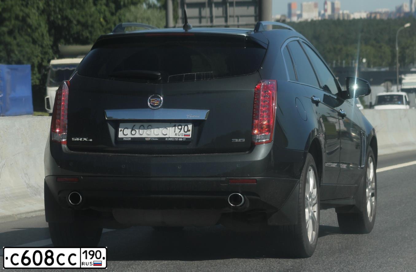 Фото автомобиля CADILLAC SRX, 2011 — госномер Т393КЕ31. Цвет: КОРИЧНЕВЫЙ