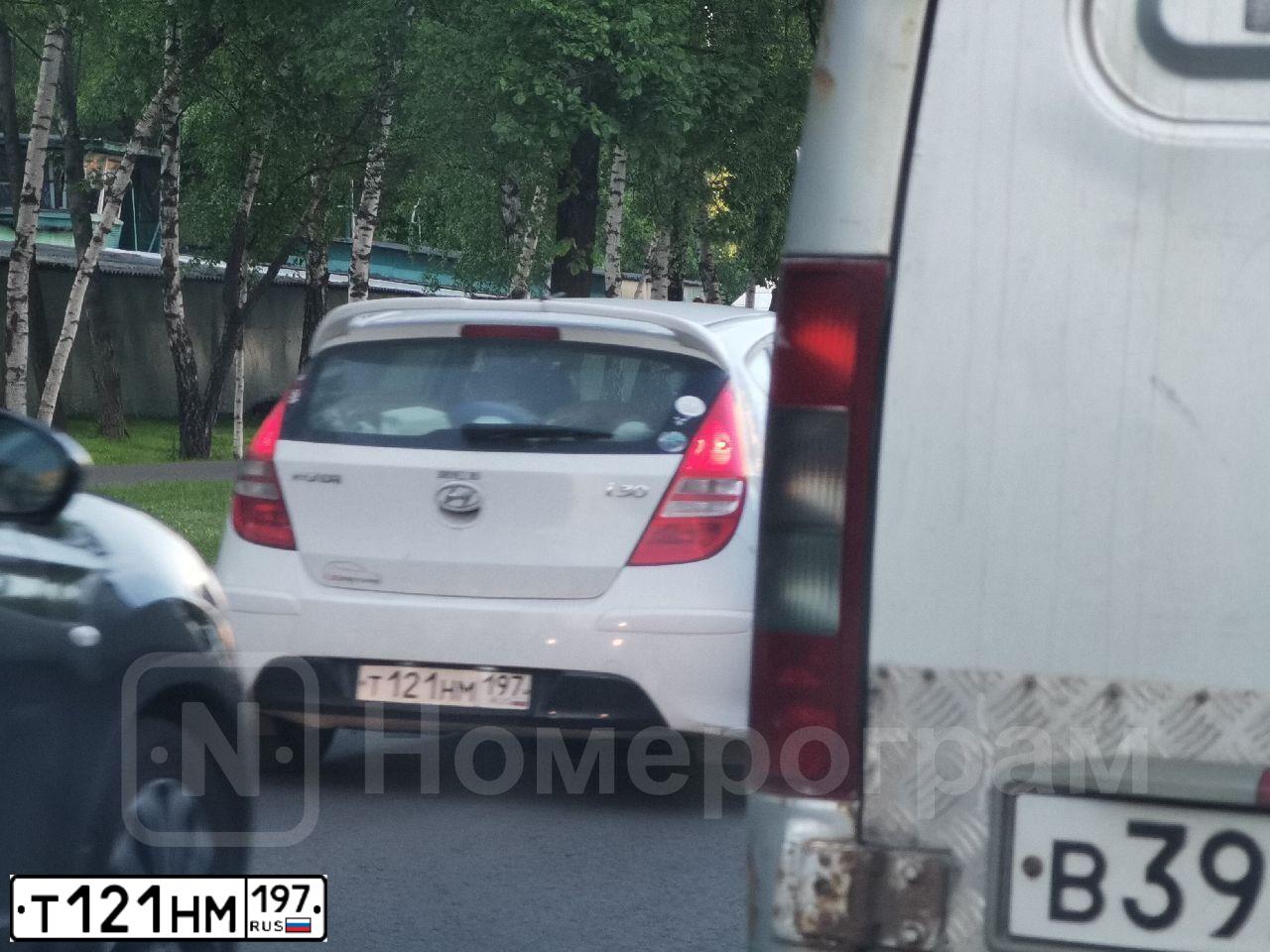 Фото автомобиля HYUNDAI I30, 2011 — госномер Т121НМ197. Цвет: Белый