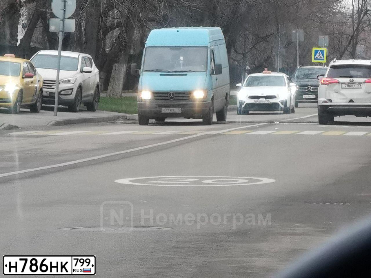 Фото автомобиля BMW SERIE 5, 2018 — госномер Н786НК799. Цвет: БЕЛЫЙ МЕТАЛЛИК