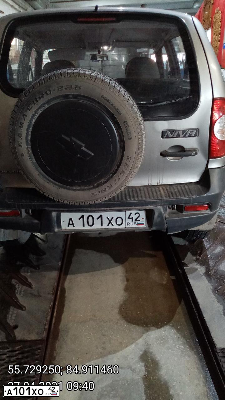 Фото автомобиля CHEVROLET NIVA, 2009 — госномер А101ХО42. Цвет: СЕРО-КОРИЧНЕВЫЙ МЕТАЛЛИК