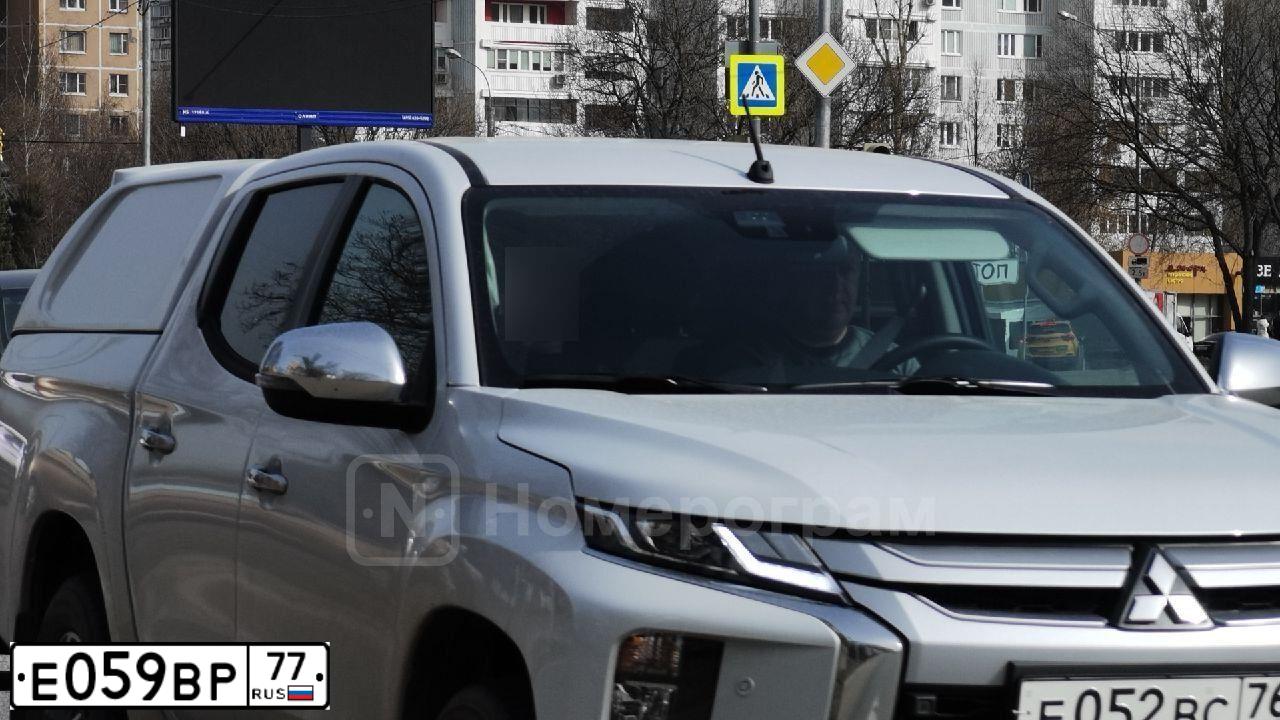 Фото автомобиля AZLK MOSKWITSCH 2141, 1994 — госномер Е059ВР77. Цвет: СИНИЙ