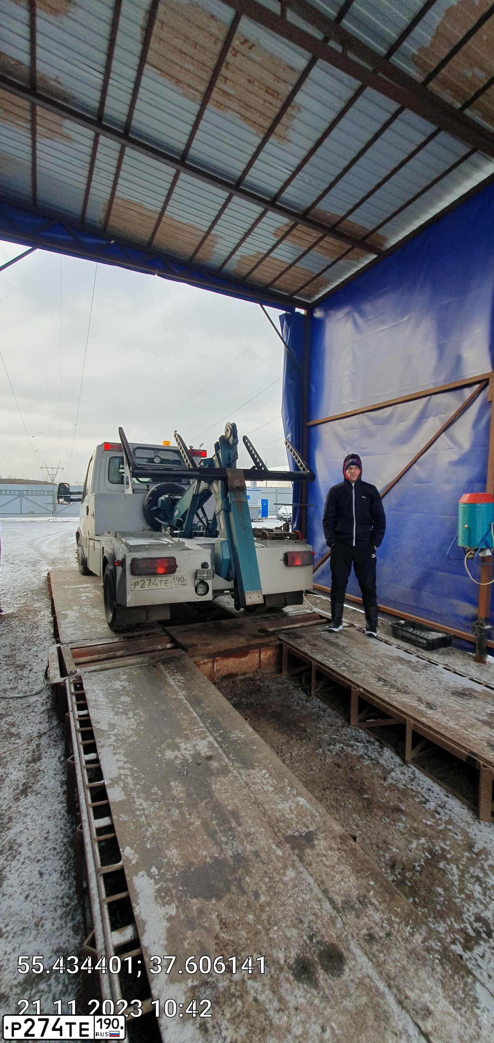 Фото автомобиля IVECO DAILY, 2012 — госномер Р274ТЕ190. Цвет: Белый