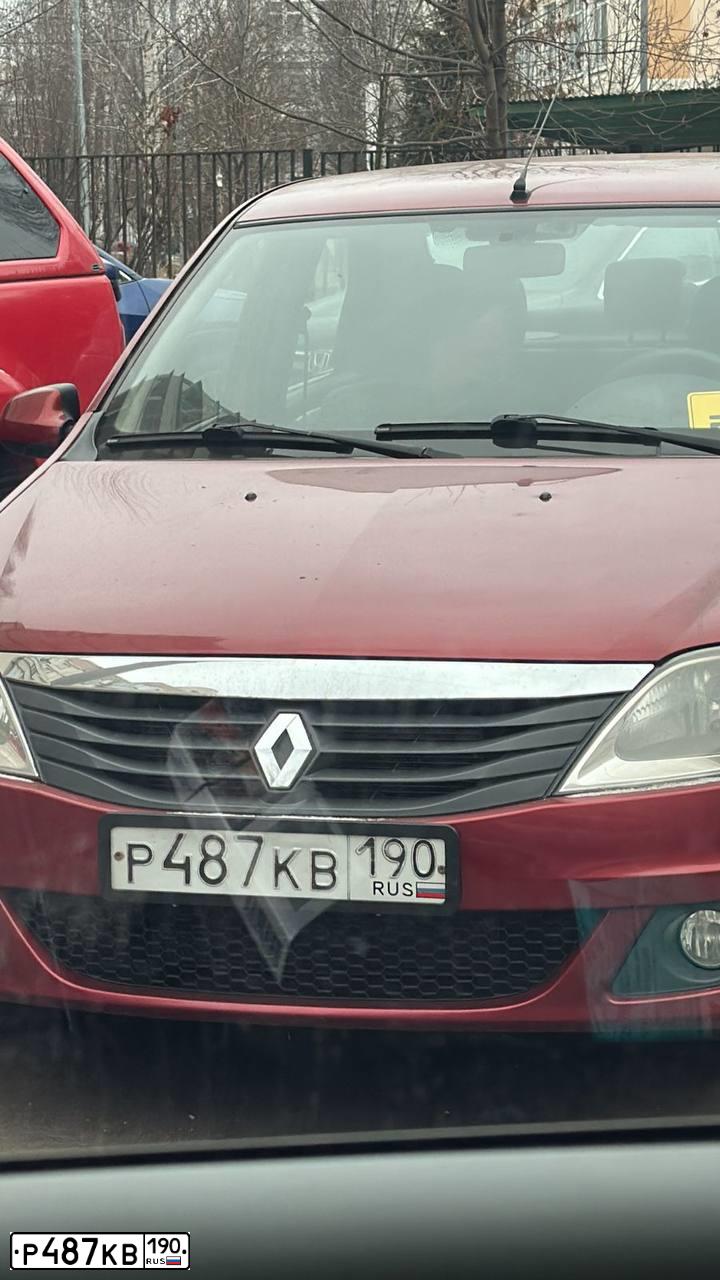 Фото автомобиля RENAULT LOGAN, 2010 — госномер Р487КВ190. Цвет: КРАСНЫЙ